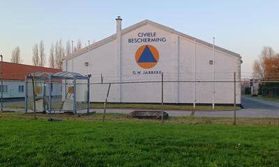 Asielcentrum Jabbeke in voormalige loods Civiele Bescherming